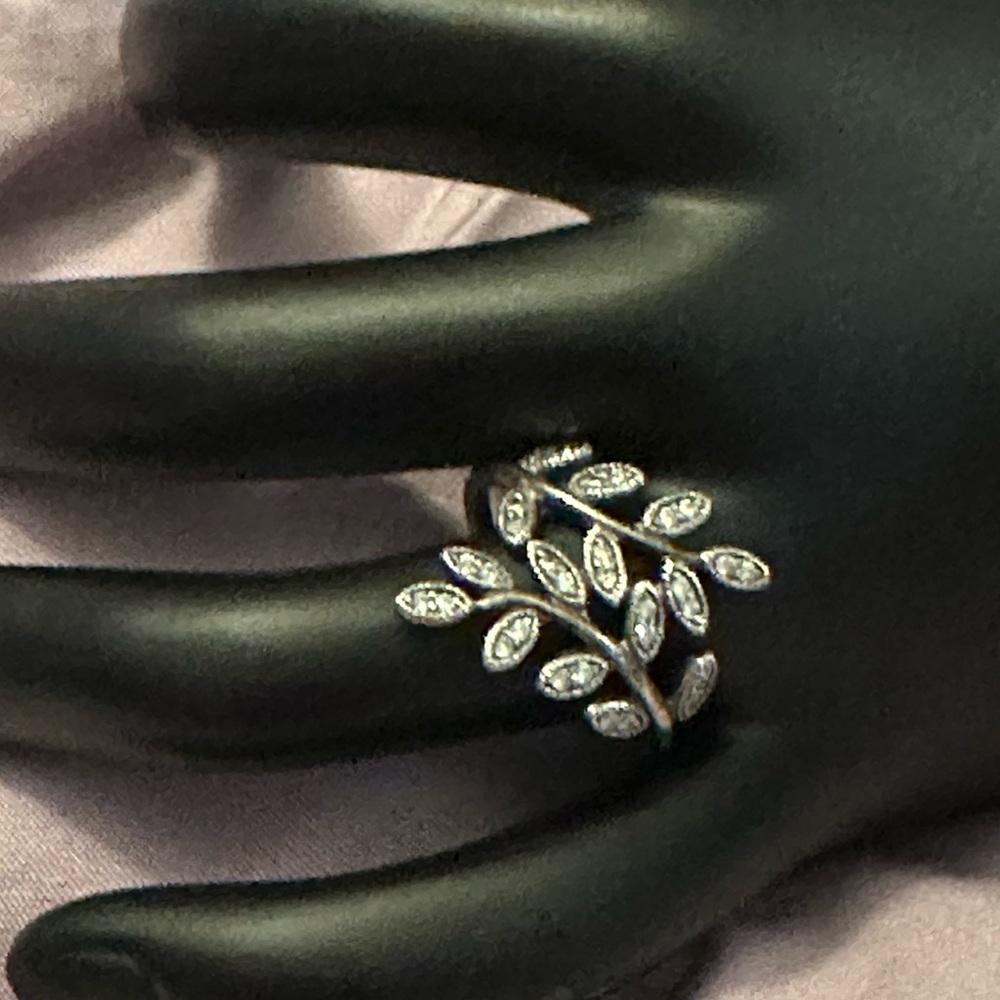 Pandora Leaf Ring Ring size 9